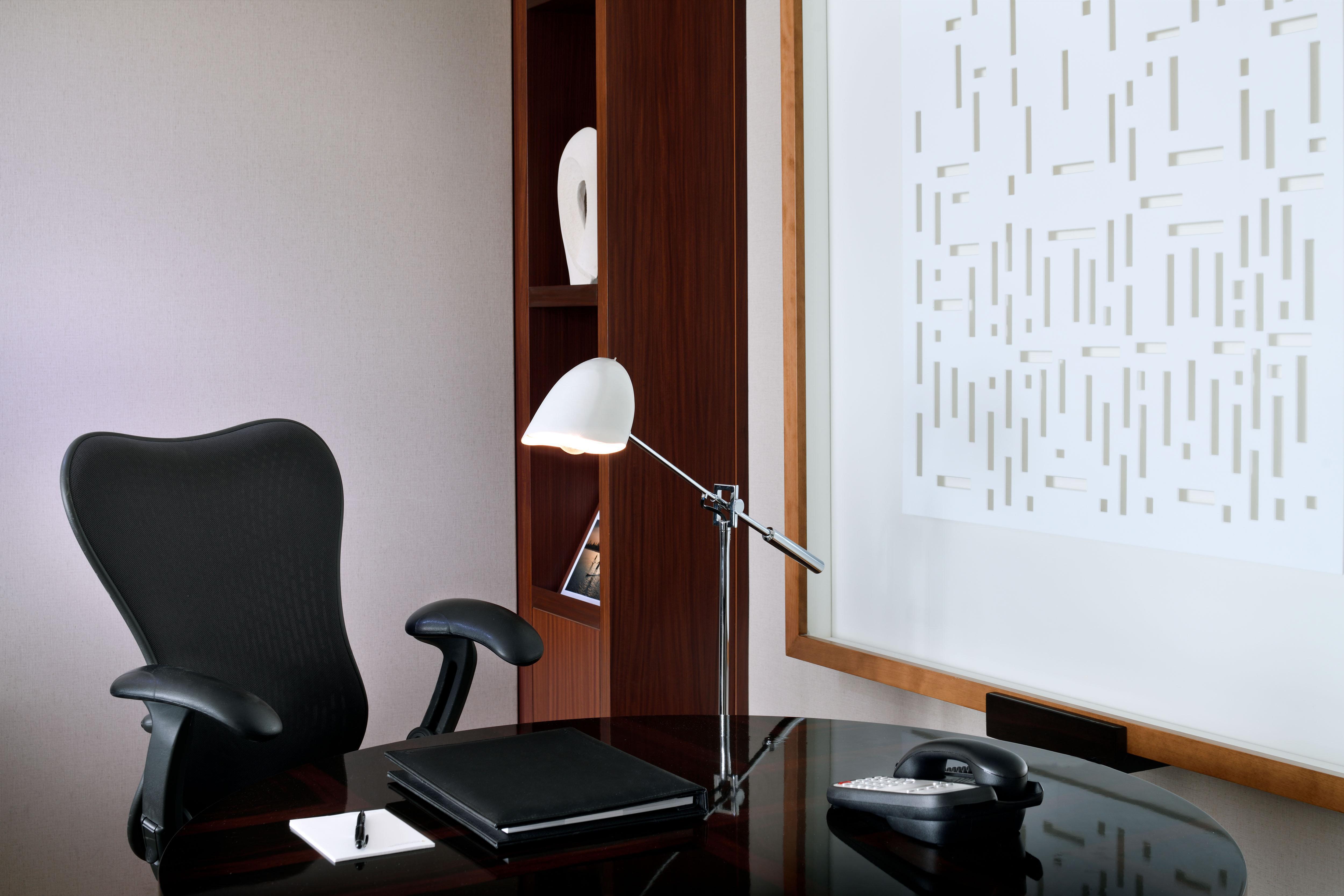 Intercontinental Dubai Festival City By Ihg Eksteriør bilde A modern office