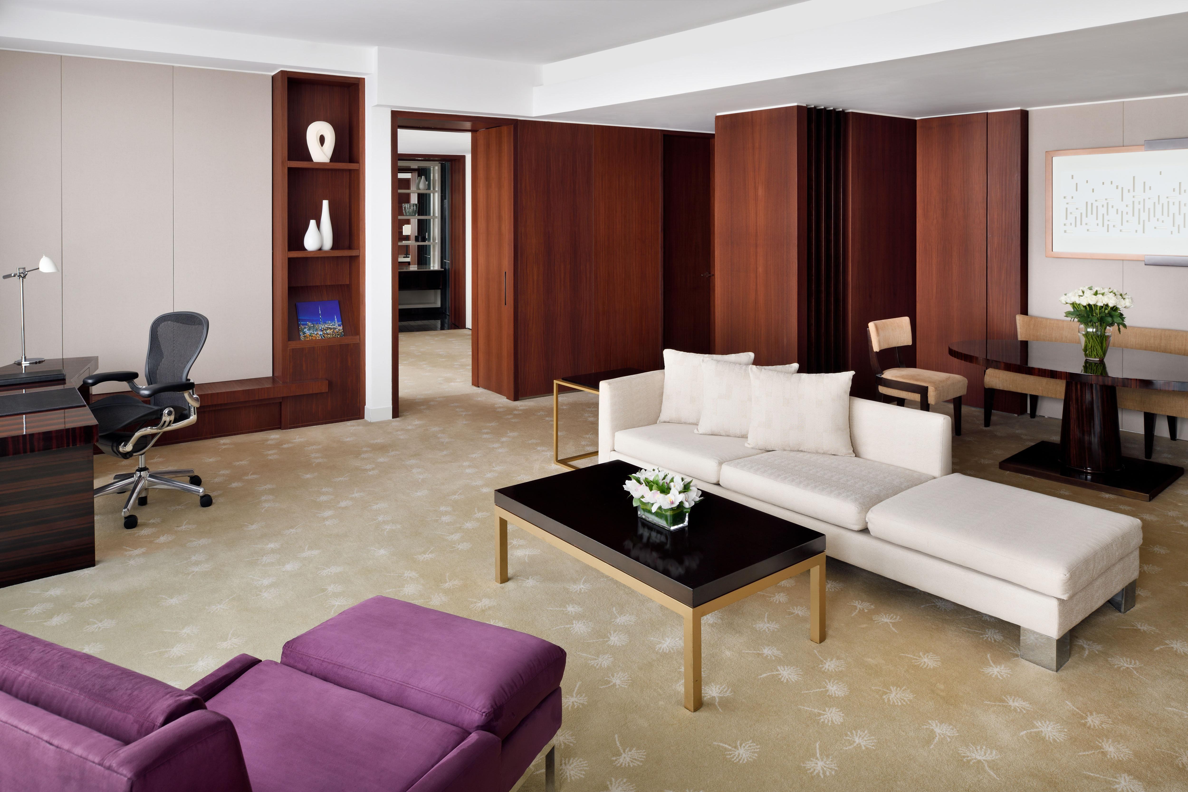 Intercontinental Dubai Festival City By Ihg Eksteriør bilde A suite at the Conrad Hilton London St. George's Wharf