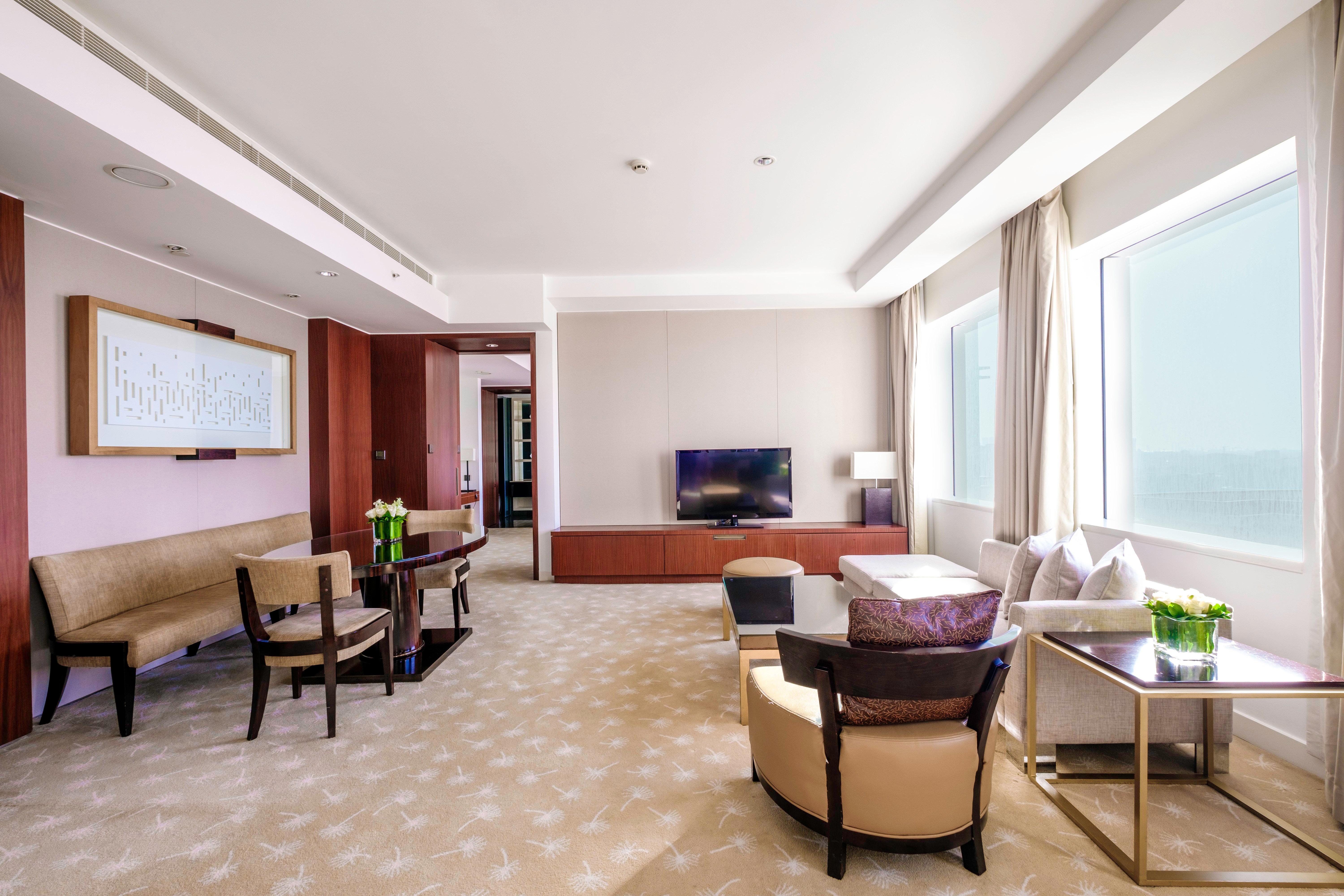 Intercontinental Dubai Festival City By Ihg Eksteriør bilde A suite at the hotel