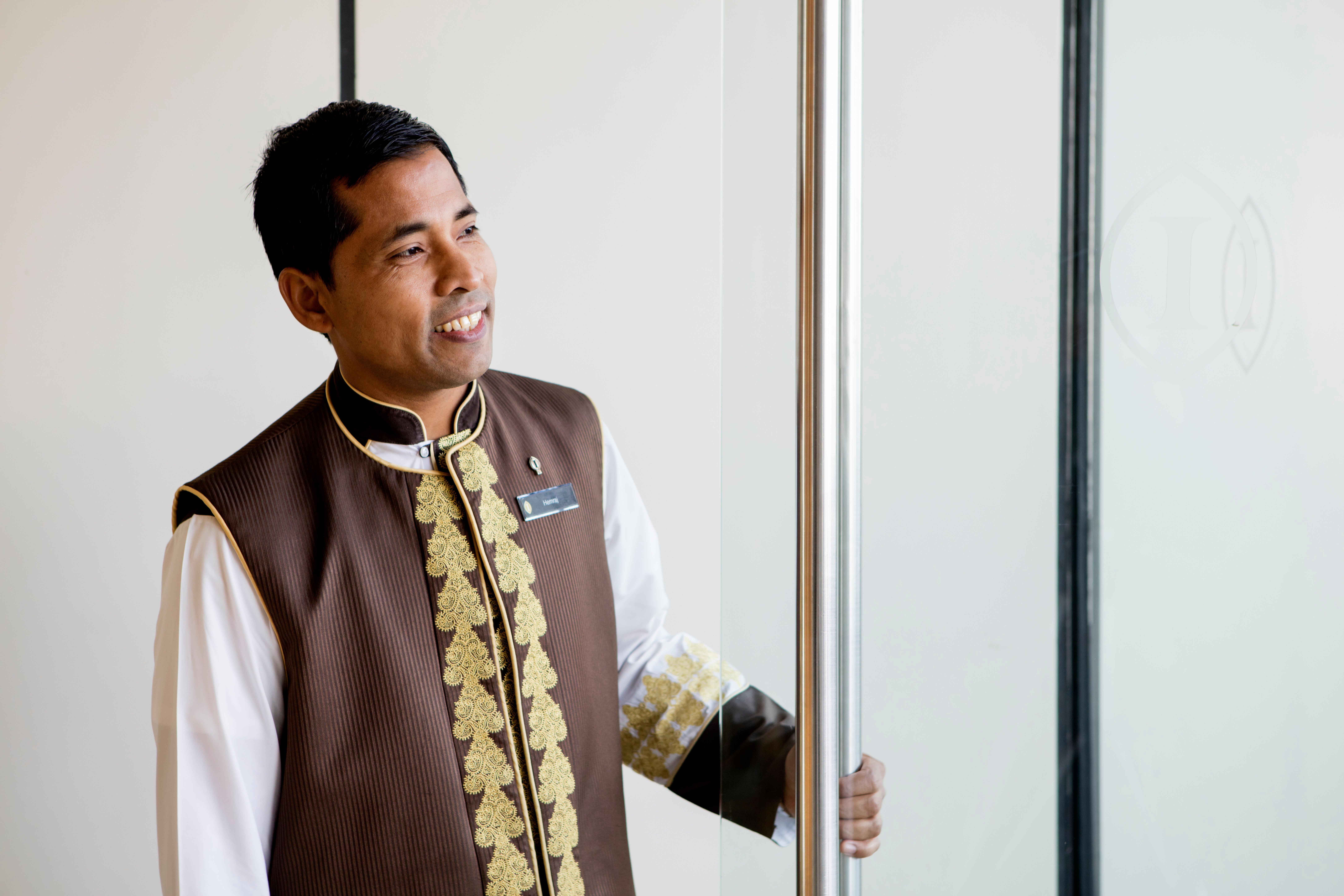 Intercontinental Dubai Festival City By Ihg Eksteriør bilde A hotel doorman in Dubai