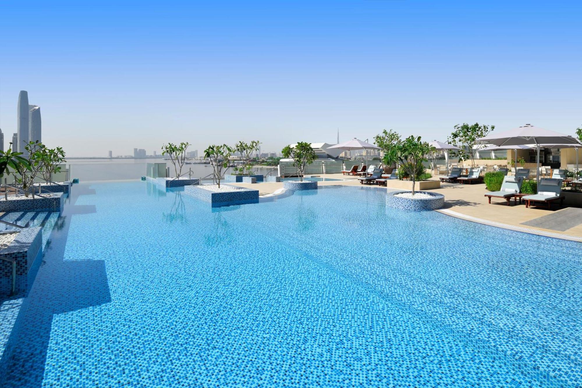 Intercontinental Dubai Festival City By Ihg Eksteriør bilde The swimming pool at the Address Downtown
