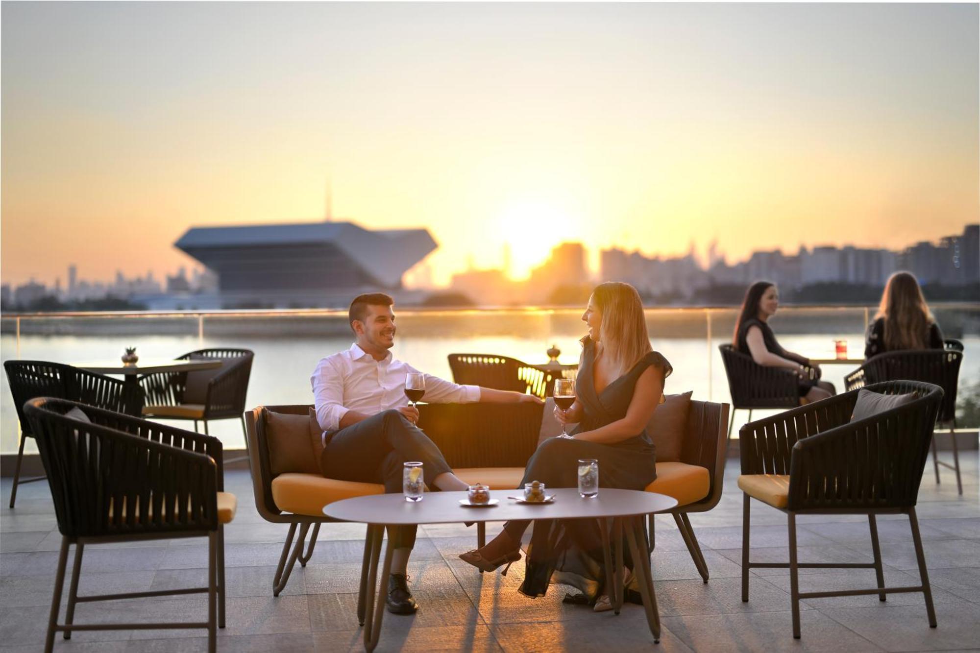 Intercontinental Dubai Festival City By Ihg Eksteriør bilde View from the rooftop bar
