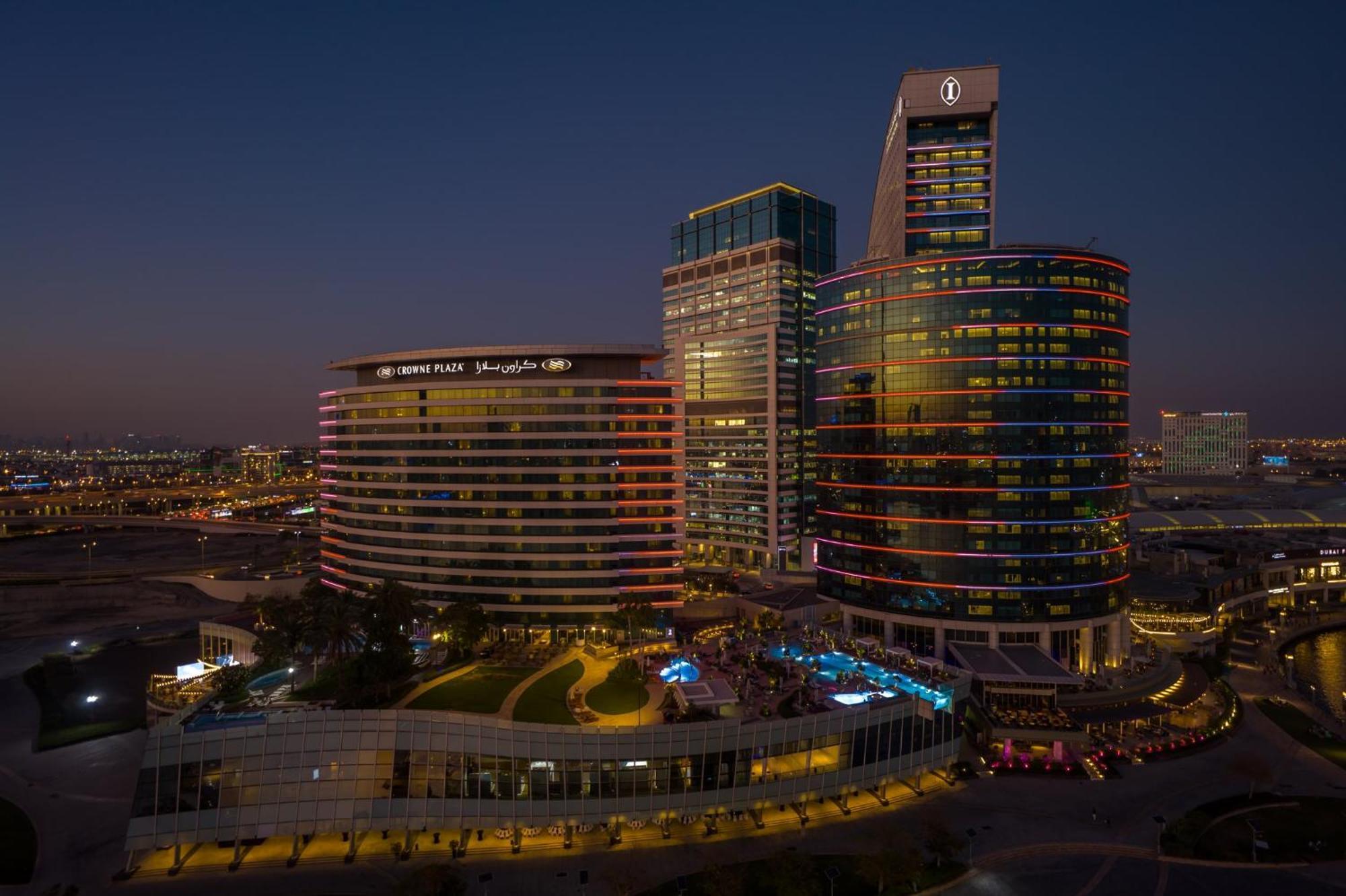 Intercontinental Dubai Festival City By Ihg Eksteriør bilde The complex at night